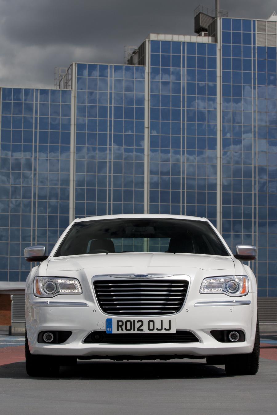  Chrysler 300C 2012 года  (UK) (фото 51 из 91)